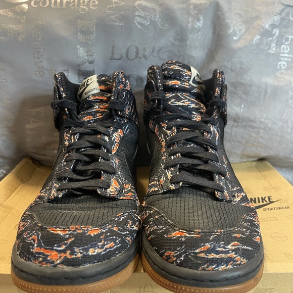 Nike Dunk High (Supreme- Vintage 2009) - Picture 2 of 9